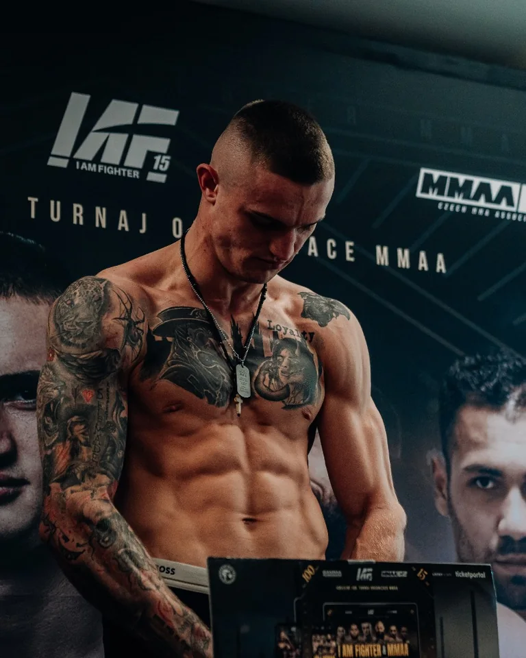 Samuel „White“ Bílý – profesionální fighter a člen týmu RELYQ